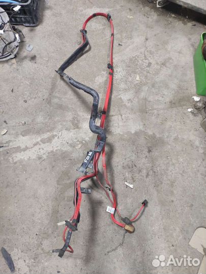 Плюсовой кабель под днищем bmw f20