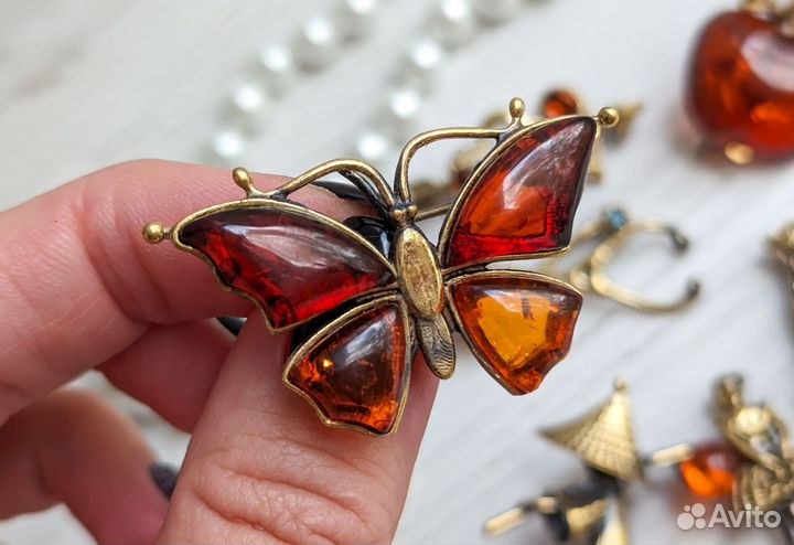 Брошки в ассортименте