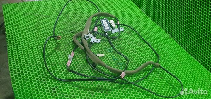 Антенна усилитель антенны Toyota Avensis