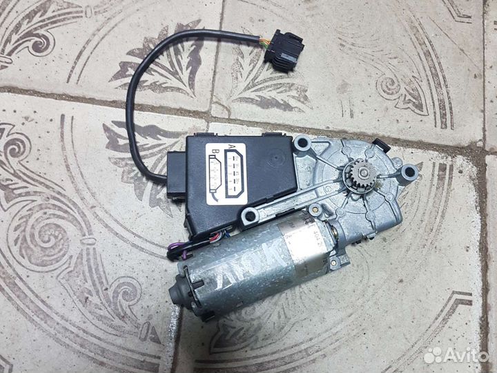 Моторчик люка Audi A6 (C4)