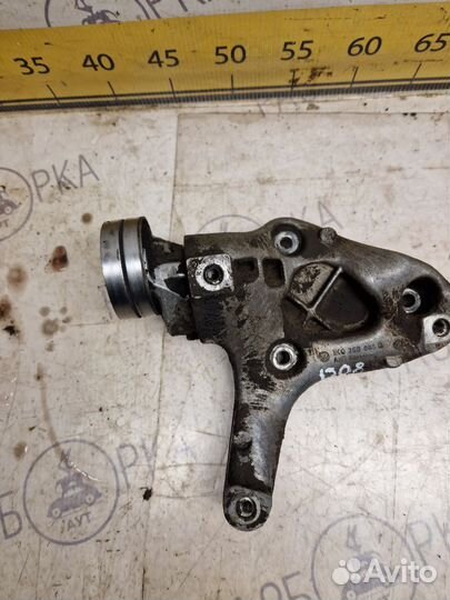 Кронштейн кондиционера VW Jetta 6