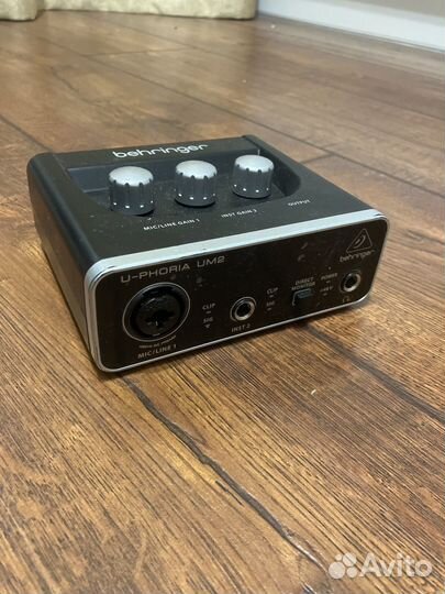 Звуковая карта behringer um2