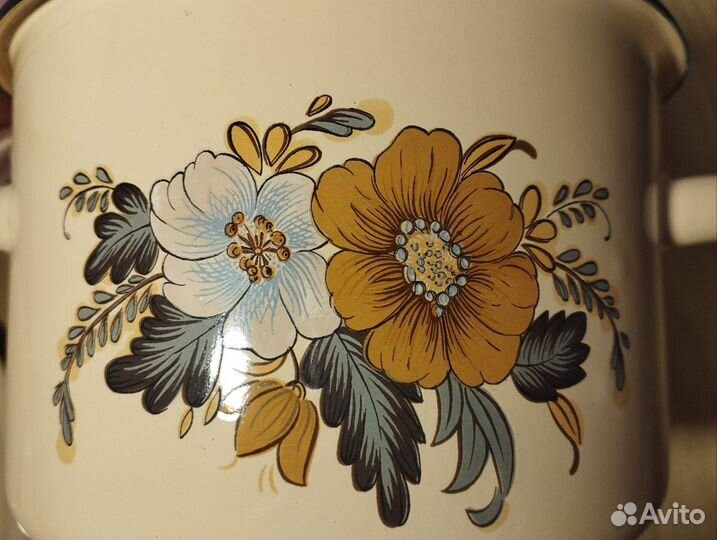 Новый набор эмалированных кастрюль