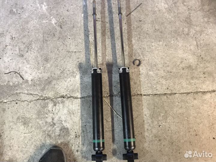 Задний амортизатор