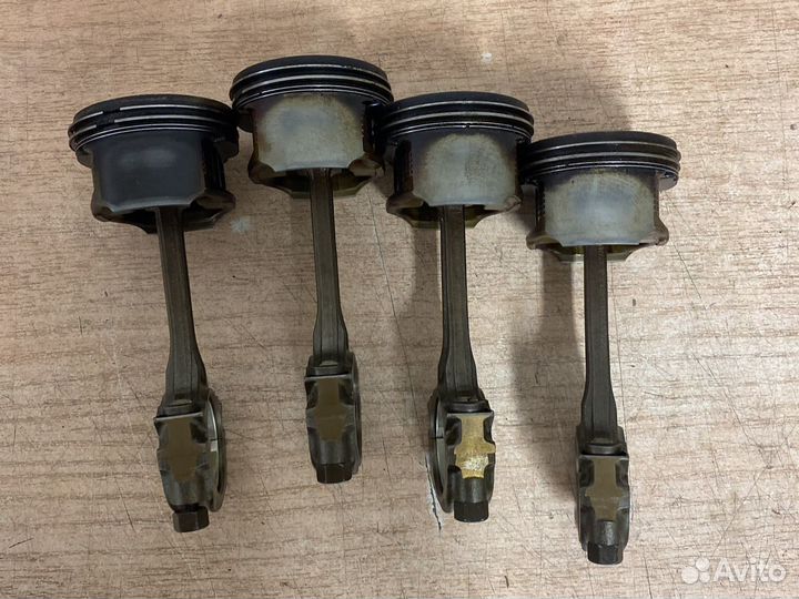 Шатун с поршнем Ниссан Микра,Марч CR12