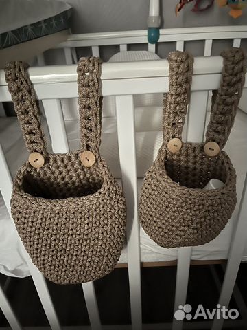 Вязаные кармашки на детскую кроватку