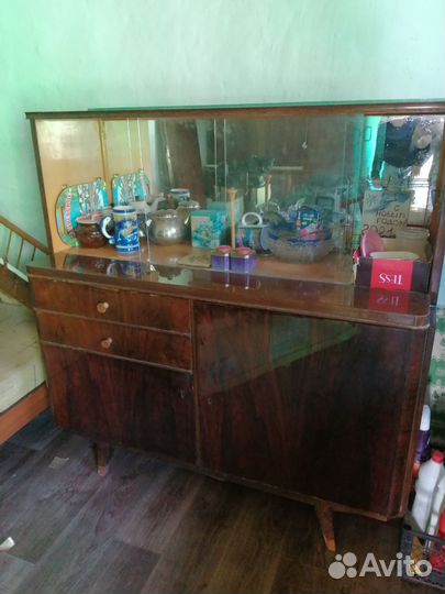 Старинный буфет горка