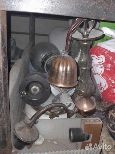 Люстры и светильники бу