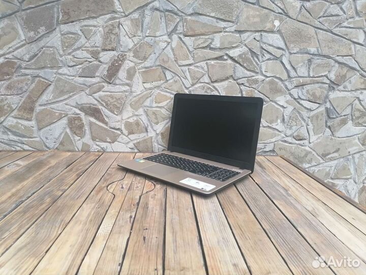 Asus X540S (Pentium n3700/4gb озу/GT810m)