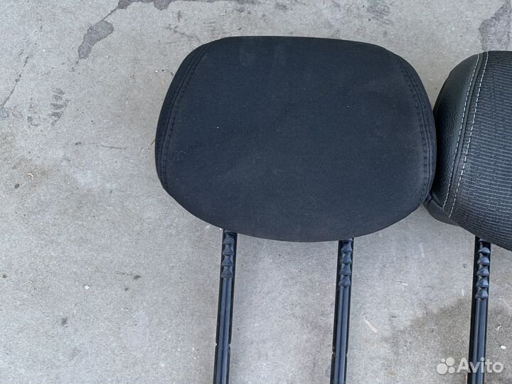 Подголовник передний laguna 3