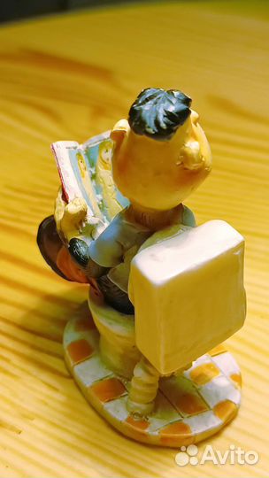 Фигурка мужик на унитазе