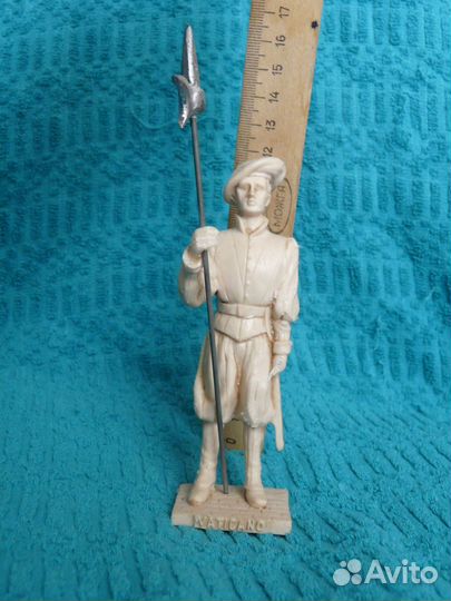 Статуэтка рейтера охраны Папы Римского