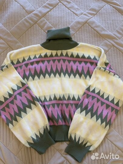 Свитер женский