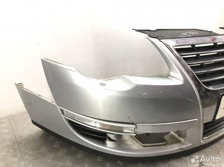 Бампер передний Volkswagen Passat B6 2.0 TDI 2010