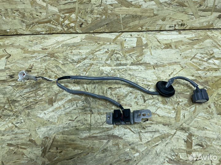 Кнопка открывания багажника Toyota Prado 150