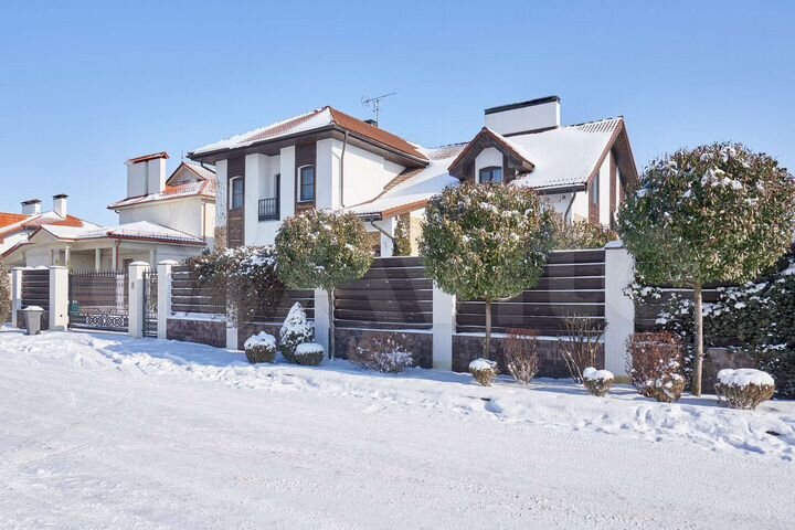 Дом 512 м² на участке 11 сот.