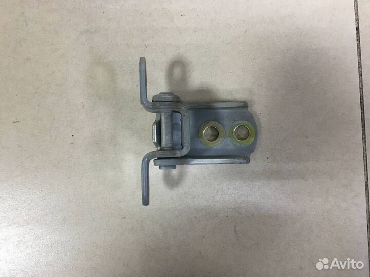 Петля двери передней левой верхняя Nissan Almera Classic B10 2006-2013