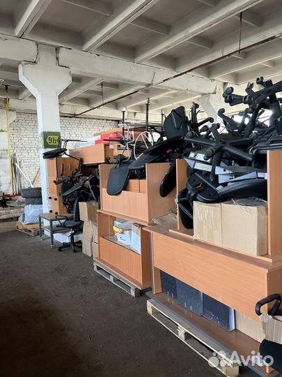 Тумба, шкафы, стол