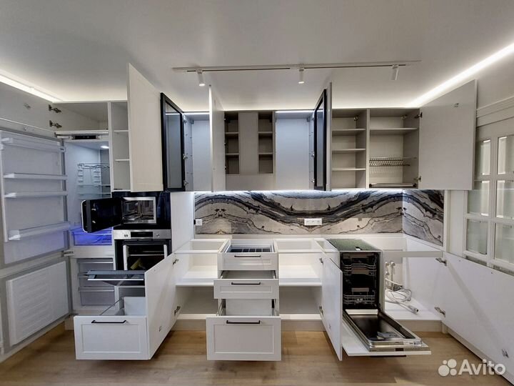 Кухонный гарнитур на заказ от фабрики