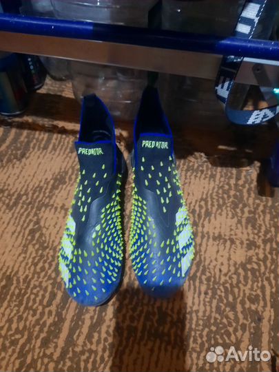 Детские футбольные бутсы