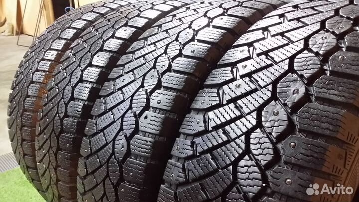 Gislaved Nord Frost 200 215/60 R17