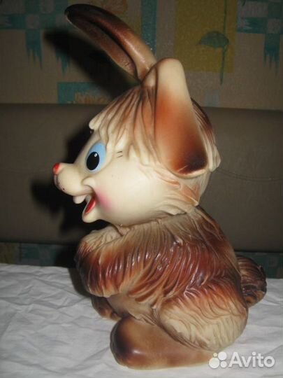 Игрушка. Заяц. резиновый. высота 23 см