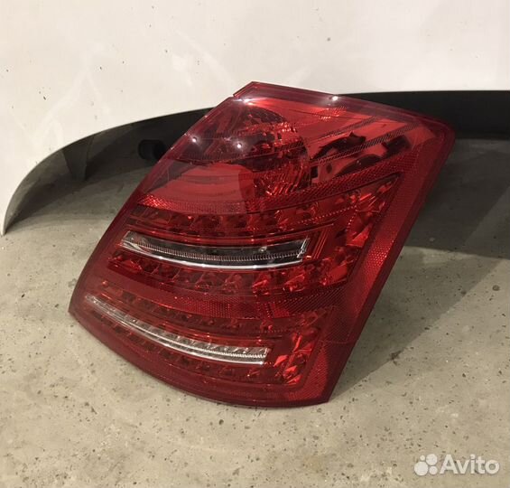 Фонарь задний правый Mercedes W221