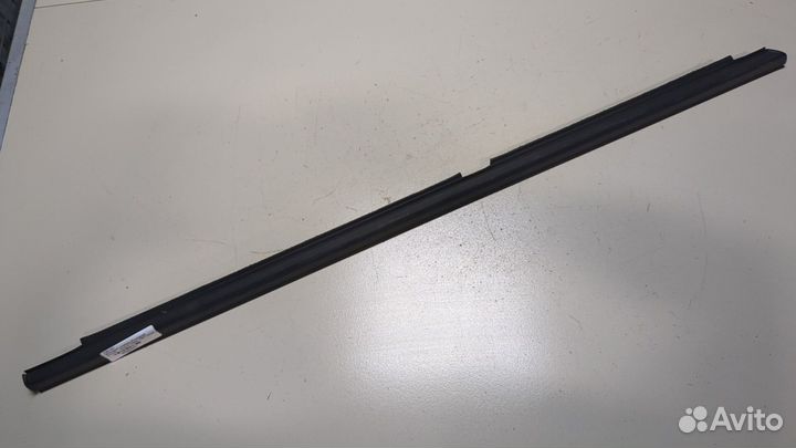 Молдинг стекла Suzuki Grand Vitara, 2005