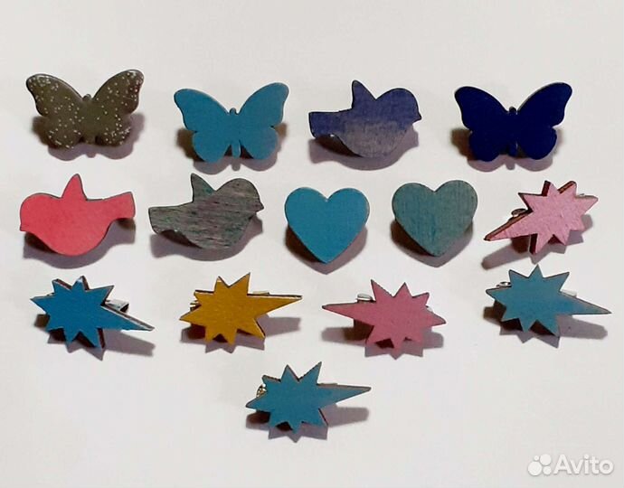 Маленькие брошки и значки