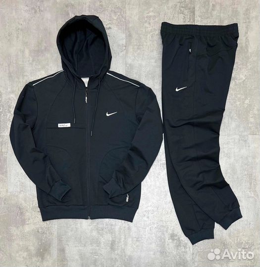 Спортивный костюм мужской Nike