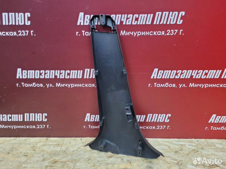 Обшивка средней стойки правая Renault Logan