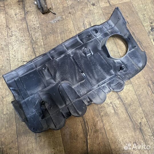 Декоративная крышка двигателя Nissan Note E11