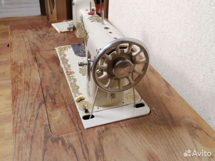 Швейная машина LADA 129