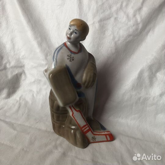 Статуэтка фарфор