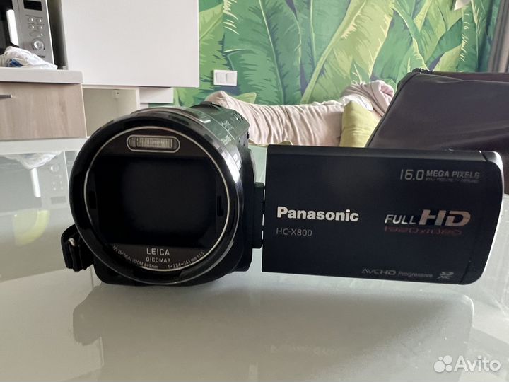 Видеокамера для съемки и штатив