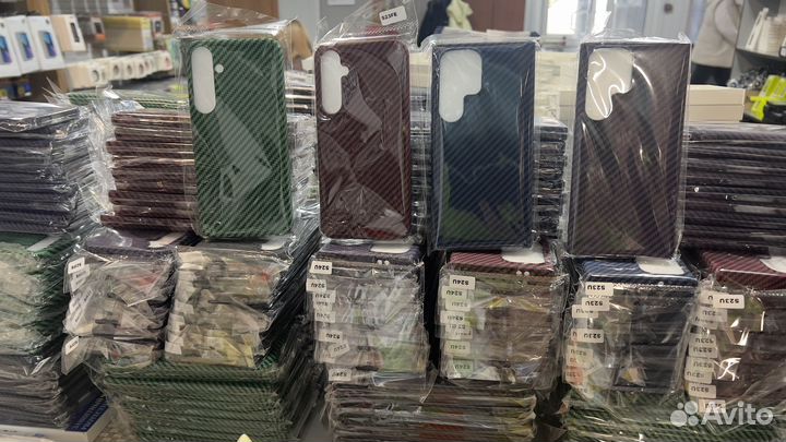 Чехол на iPhone с принтом под карбон