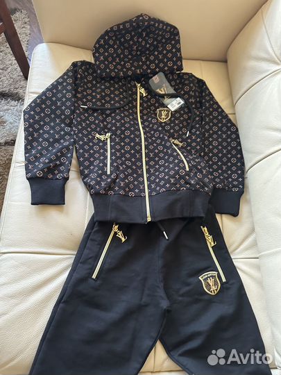 Спортивный костюм