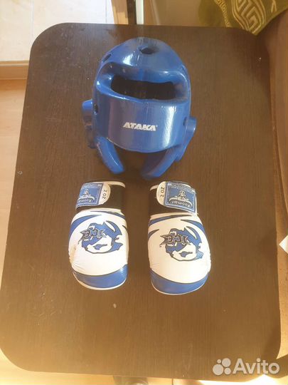 Шлем и перчатки для тхэквондо