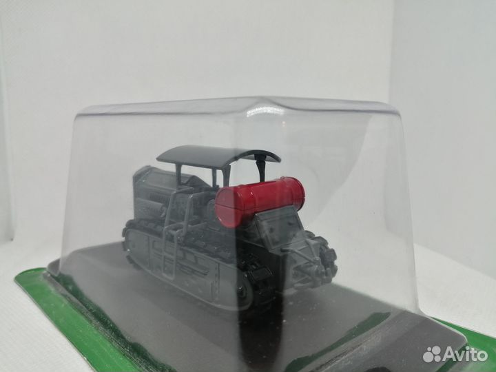 Модель Гусеничный трактор-тягач «Коммунар»