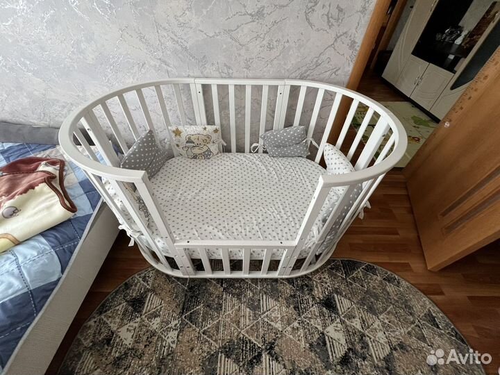 Детская кроватка круглая овальная с маятником