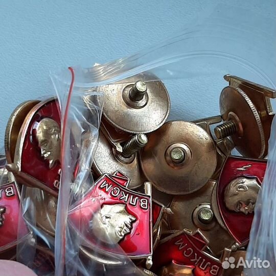 Комсомольский значок