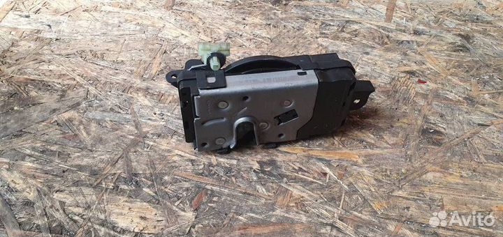 Замок двери передней левой Opel Zafira B 2005-2012