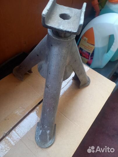 Домкрат винтовой