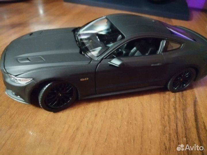 Модель 1:24 Ford Mustang GT 2015 г. в. (Welly)