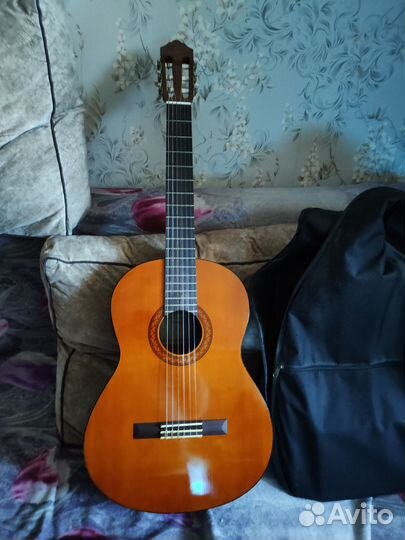 Гитара Yamaha С40, чехол, подставка для ноги