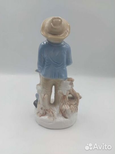 Фарфоровая статуэтка 