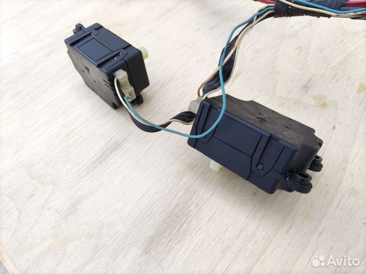 Моторчик заслонки отопителя печки Пежо 206
