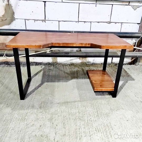 Компьютерный стол в стиле лофт