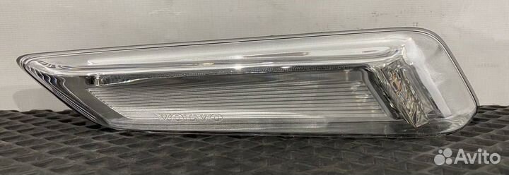 Поворотник правый Volvo FH5 84389835