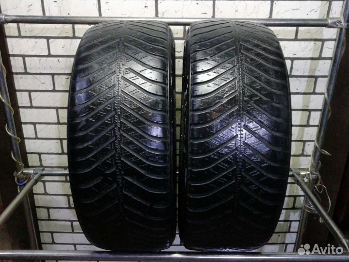 Goodyear Vector 4Seasons 215/45 R18 89H